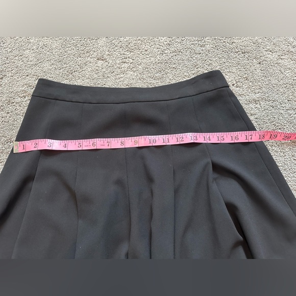 Alice + Olivia Mini Pleated shorts - Picture 5 of 8